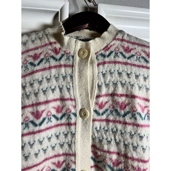 Vintage Nanook Cardigan Sweater Womens M Long Sleeves Floral Tulips Buttons.   J - Picture 2 of 6